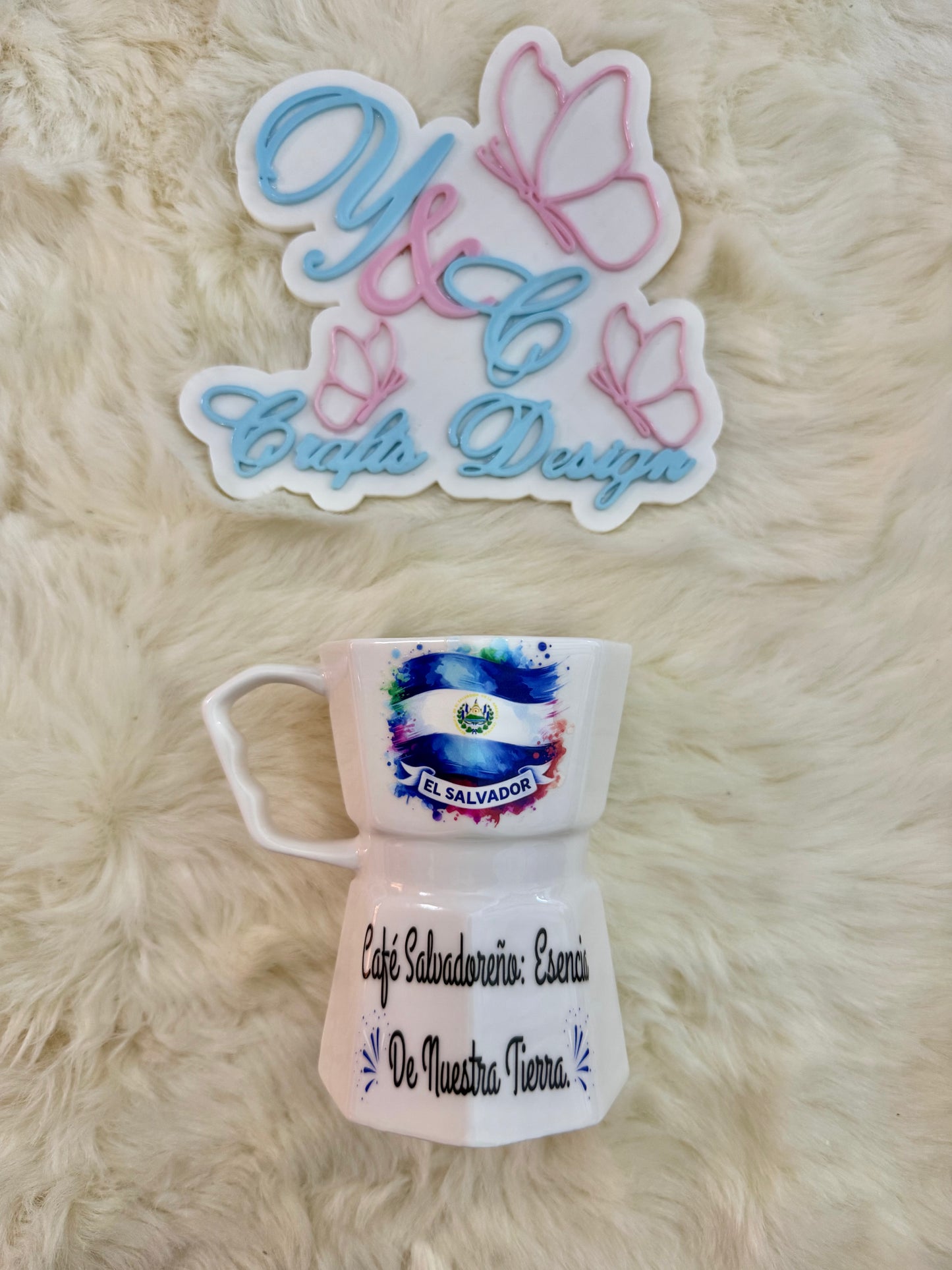 Taza Estilo Greca – Edición Latinoamérica (El Salvador, Guatemala & Honduras)