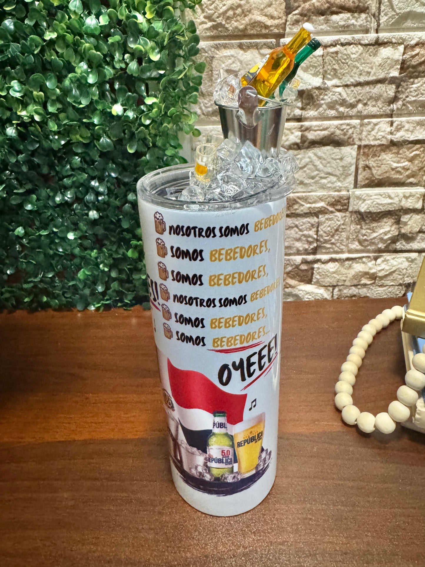 20 oz “Somos Bebedores” Premium Tumbler with Decorated Lid 🇩🇴🍻