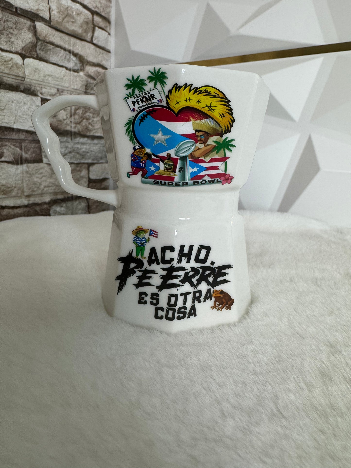 Taza estilo greca de Puerto Rico con diseño cultural boricua en cerámica