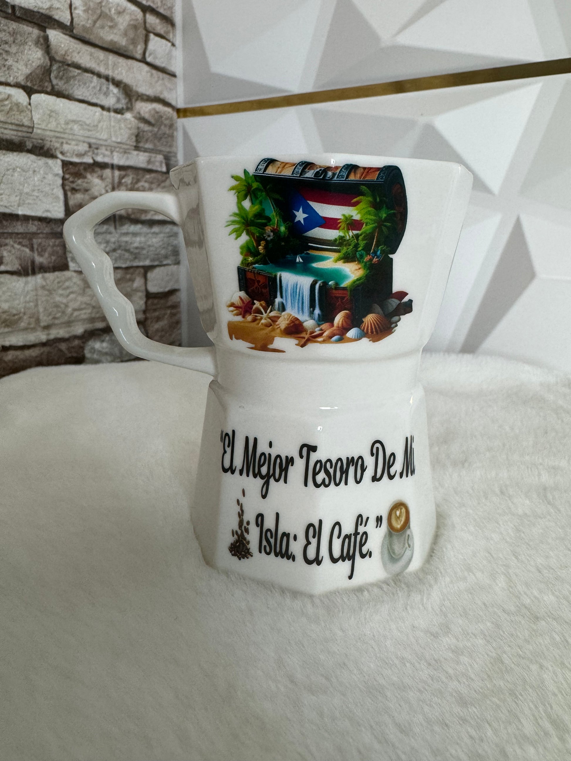 Taza estilo greca de Puerto Rico con bandera y símbolos típicos como el coquí, 12 oz.