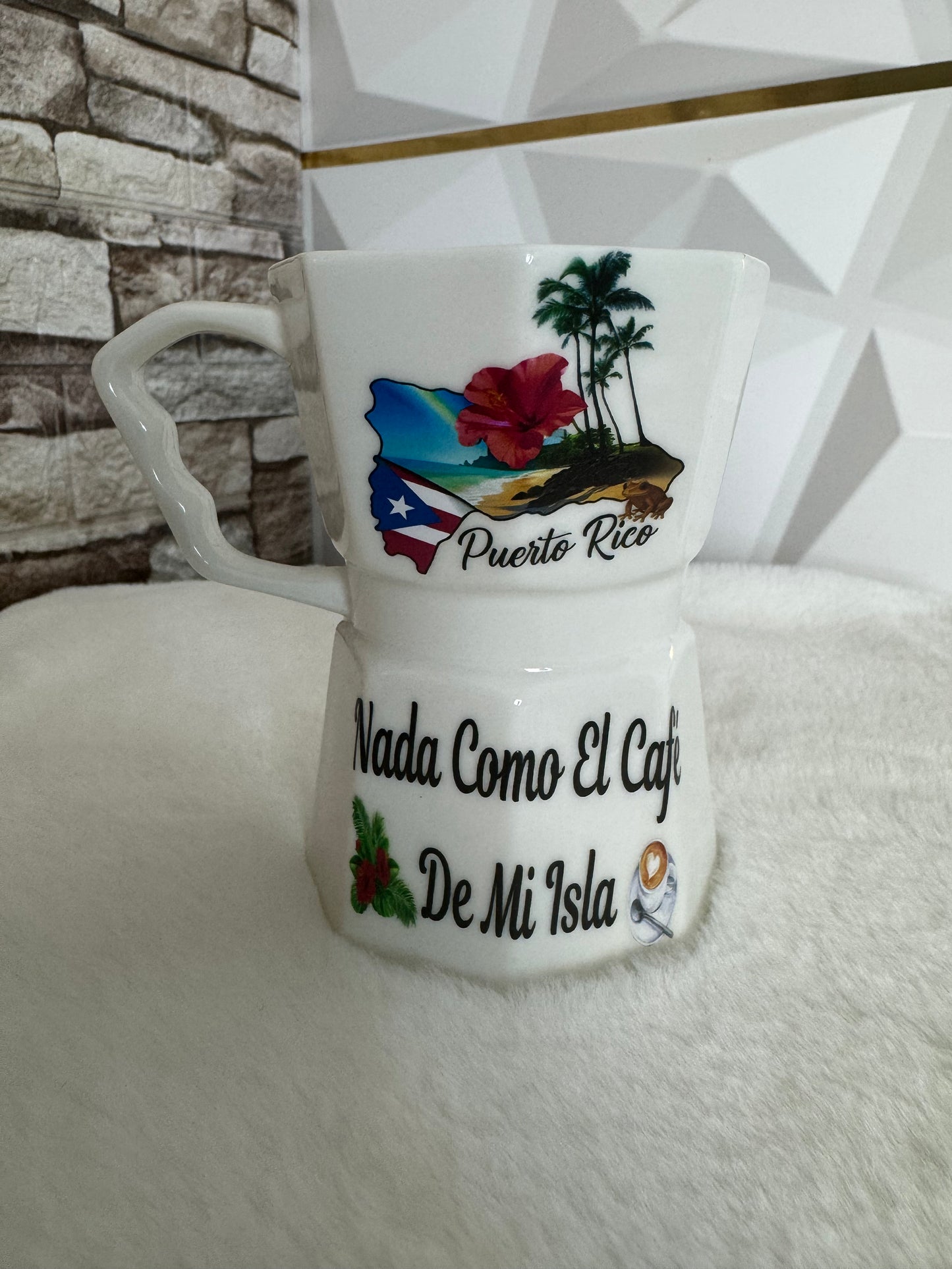 Taza estilo greca Puerto Rico con frase típica “Nada como el café de mi isla”